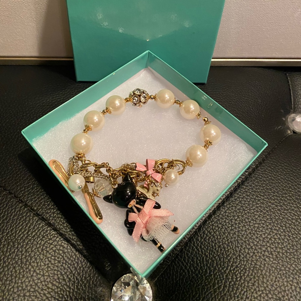 Cute pearled bracelet